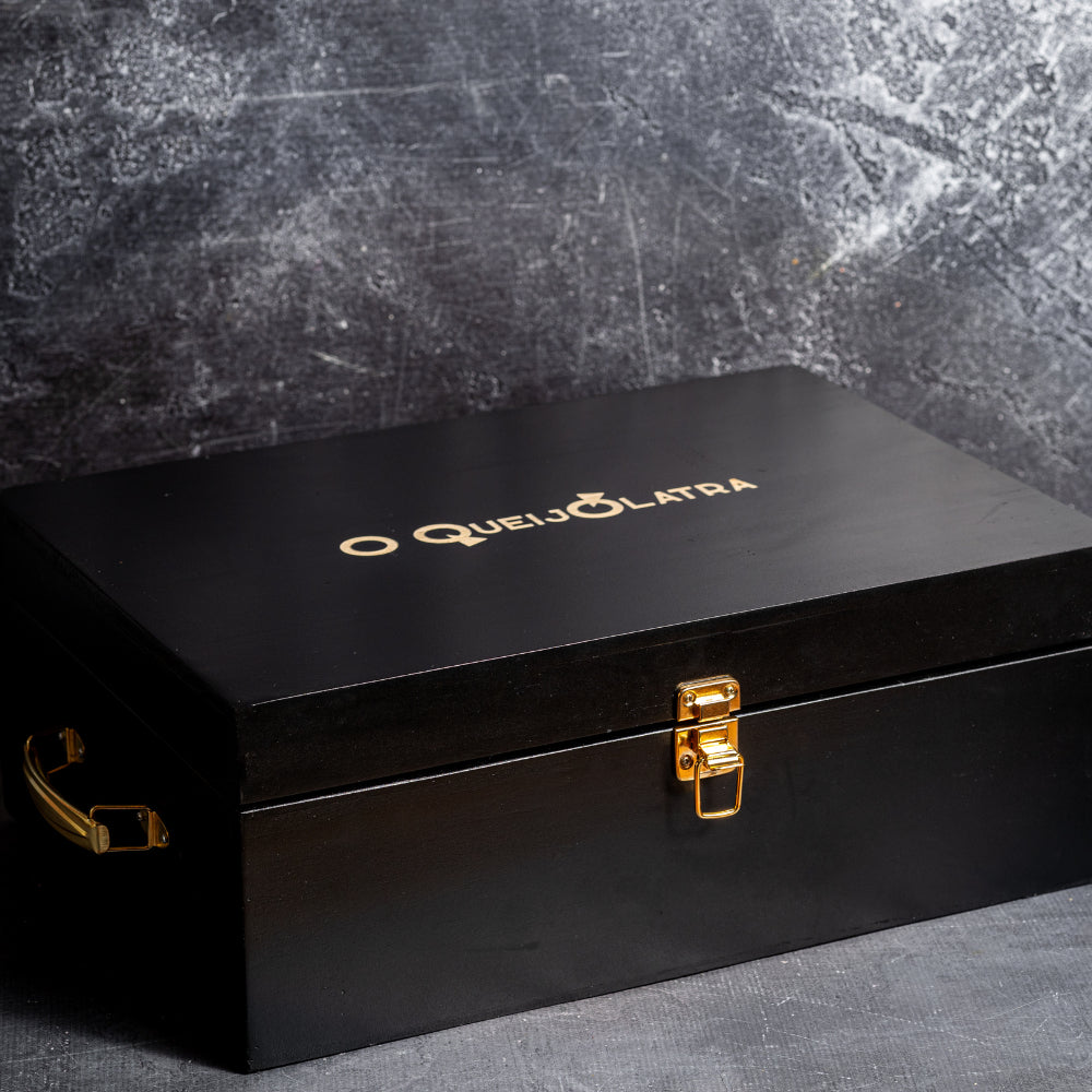 Caixa de Presente com os 8 Melhores Queijos Artesanais Brasileiros de 2025 + Geléia + Grissini