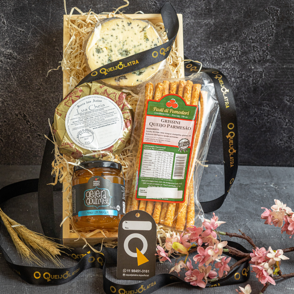 CESTA DE PRESENTE ESPECIAL – 2 QUEIJOS CREMOSOS + GELÉIA + GRISSINI